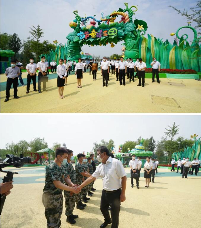 揭牌儀式后，活動(dòng)人員參觀應(yīng)急管理科教體驗(yàn)基地